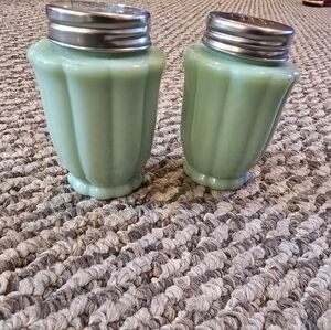 The Pioneer Woman Timeless Beauty Jade Green Milk Glass Salt & Pepper Shaker Set